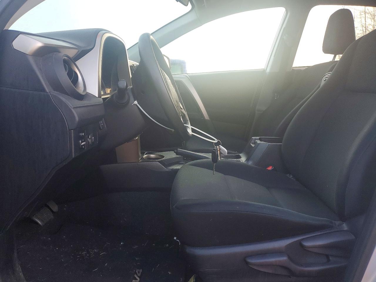 2015 TOYOTA RAV4 LE photo 7