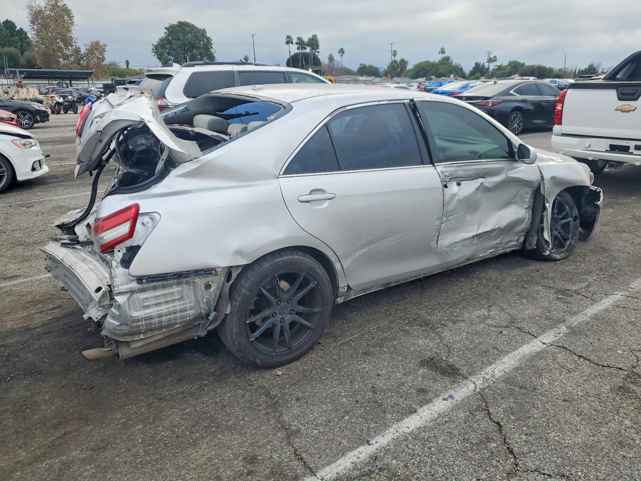 2011 TOYOTA CAMRY BASE photo 3