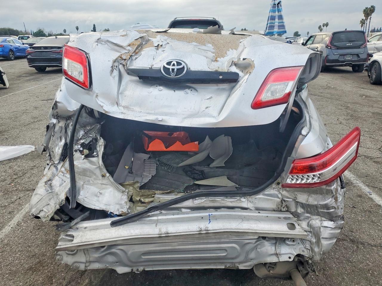 2011 TOYOTA CAMRY BASE photo 6