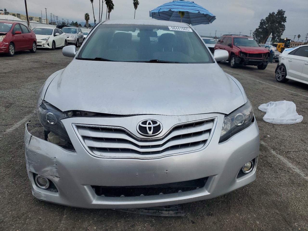 2011 TOYOTA CAMRY BASE photo 5