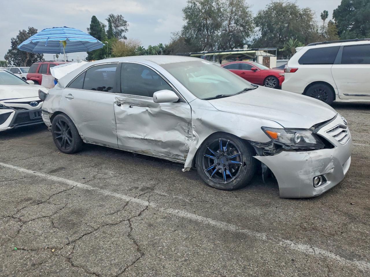 2011 TOYOTA CAMRY BASE photo 4