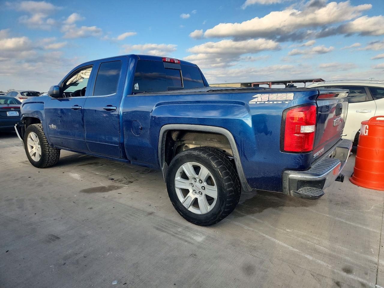 2015 GMC SIERRA C1500 SLE photo 2
