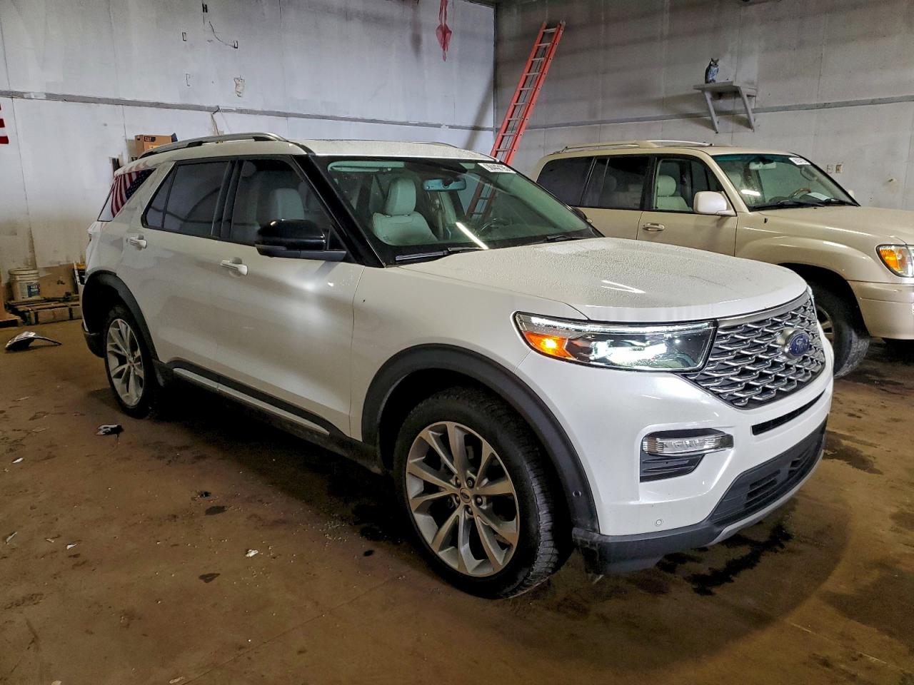 2021 FORD EXPLORER PLATINUM photo 4