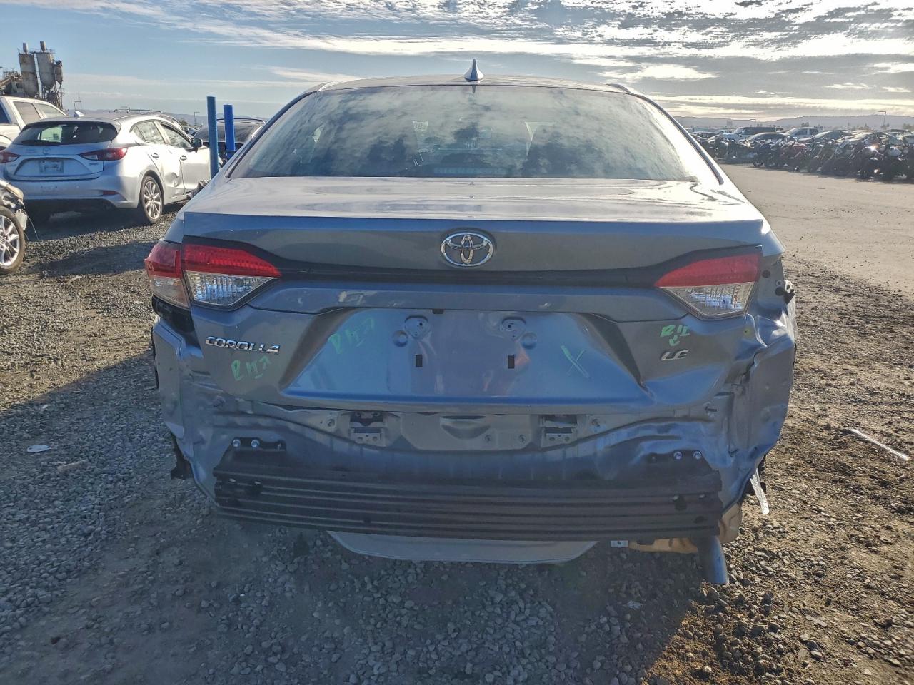2025 TOYOTA COROLLA LE photo 6