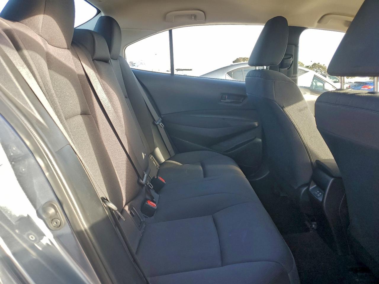 2025 TOYOTA COROLLA LE photo 10