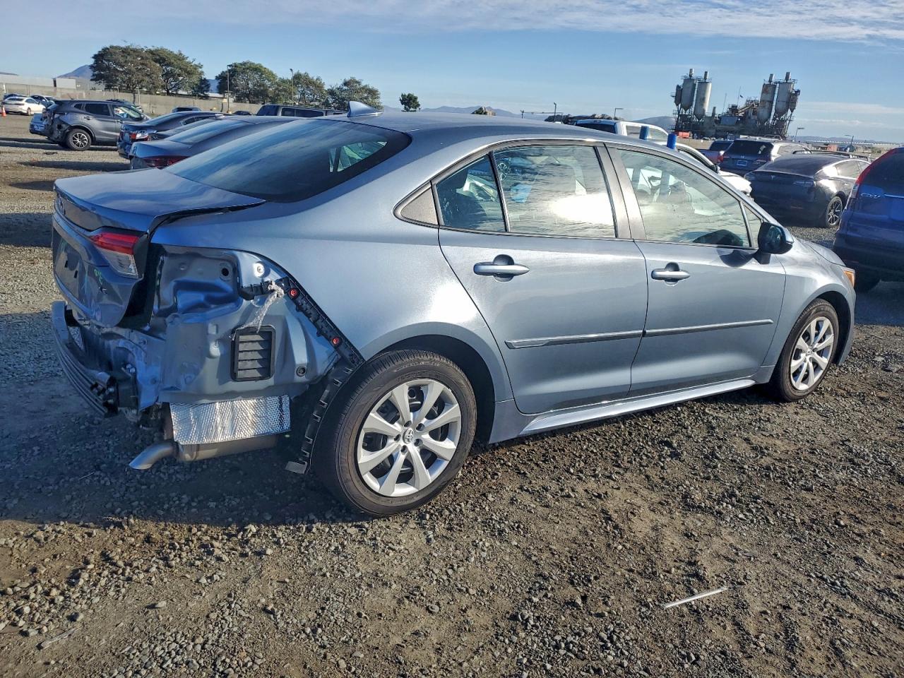 2025 TOYOTA COROLLA LE photo 3