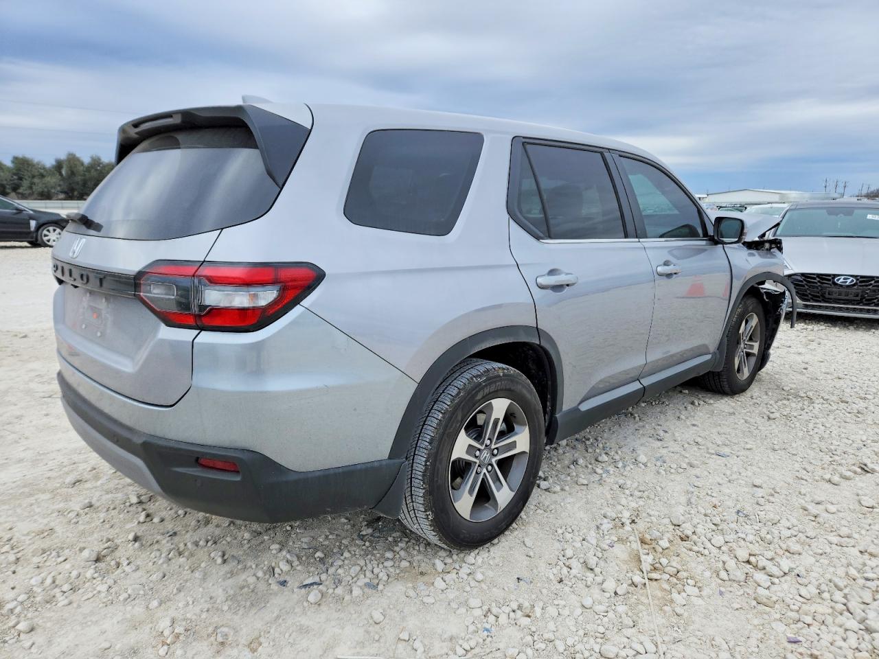 2025 HONDA PILOT EXL photo 3
