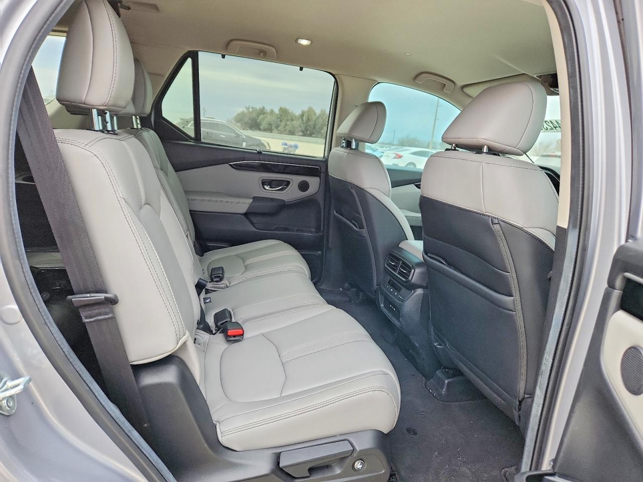 2025 HONDA PILOT EXL photo 11