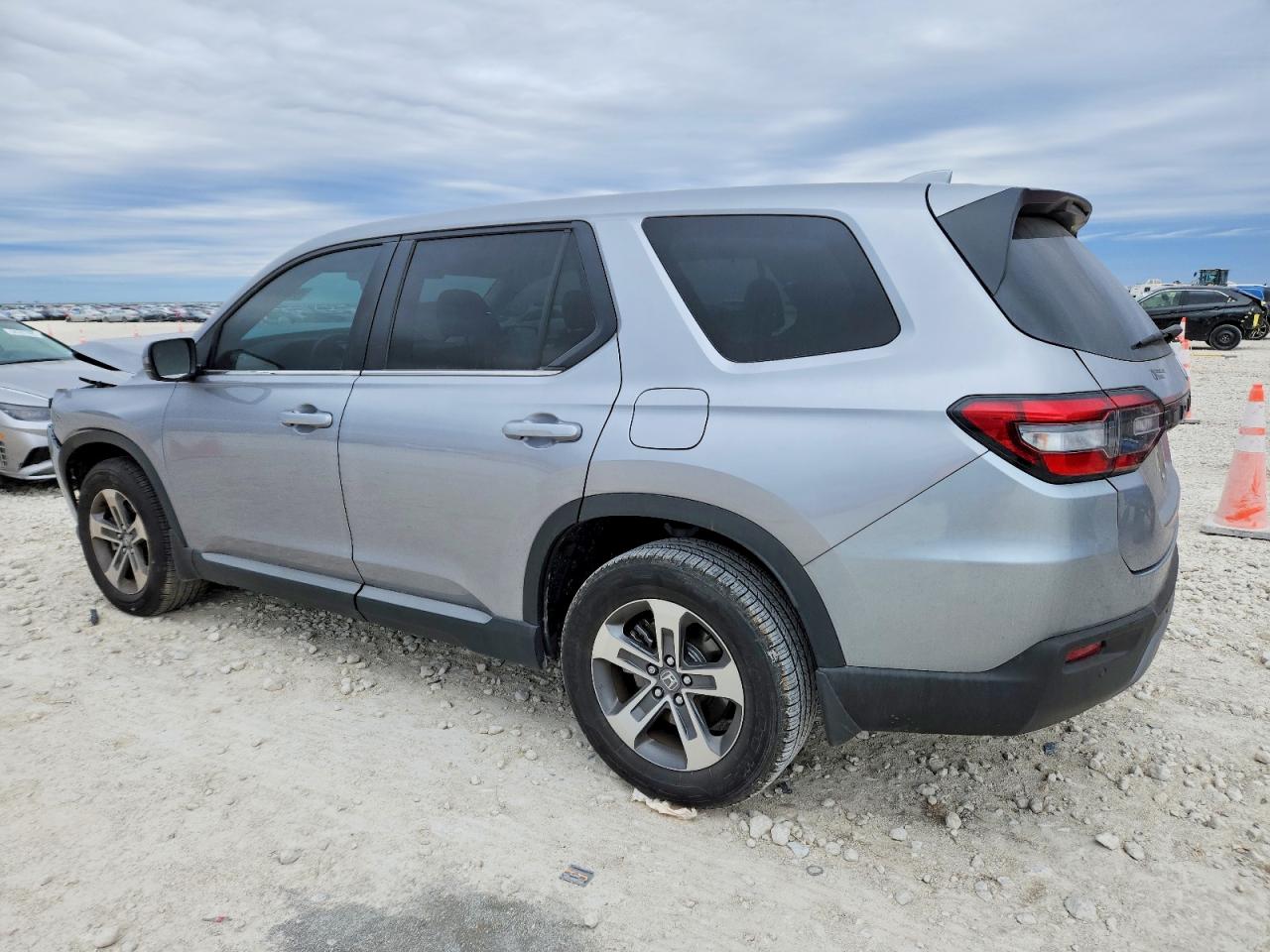 2025 HONDA PILOT EXL photo 2