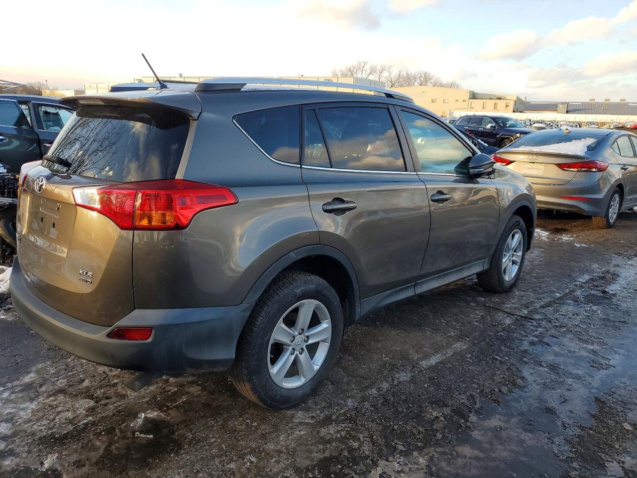 2014 TOYOTA RAV4 XLE photo 3