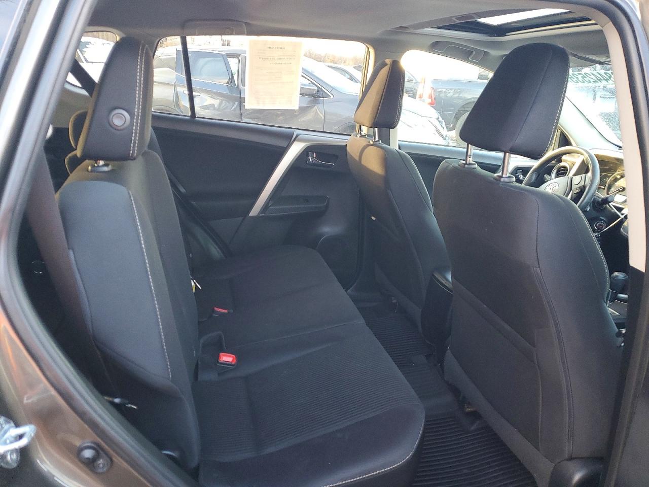 2014 TOYOTA RAV4 XLE photo 11