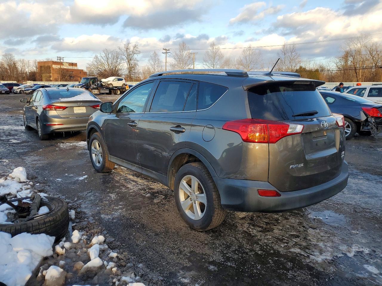 2014 TOYOTA RAV4 XLE photo 2
