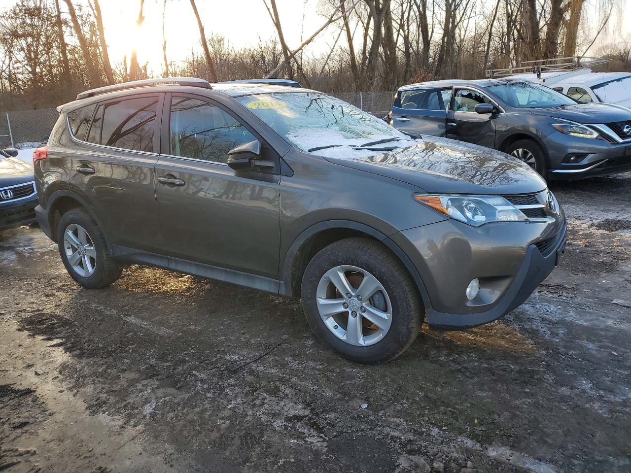 2014 TOYOTA RAV4 XLE photo 4