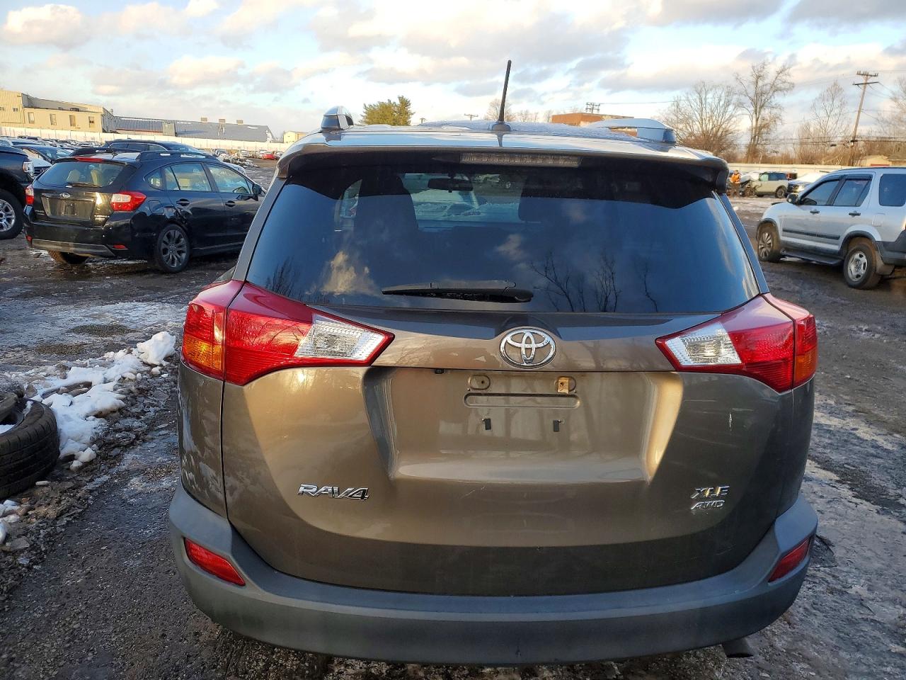 2014 TOYOTA RAV4 XLE photo 6