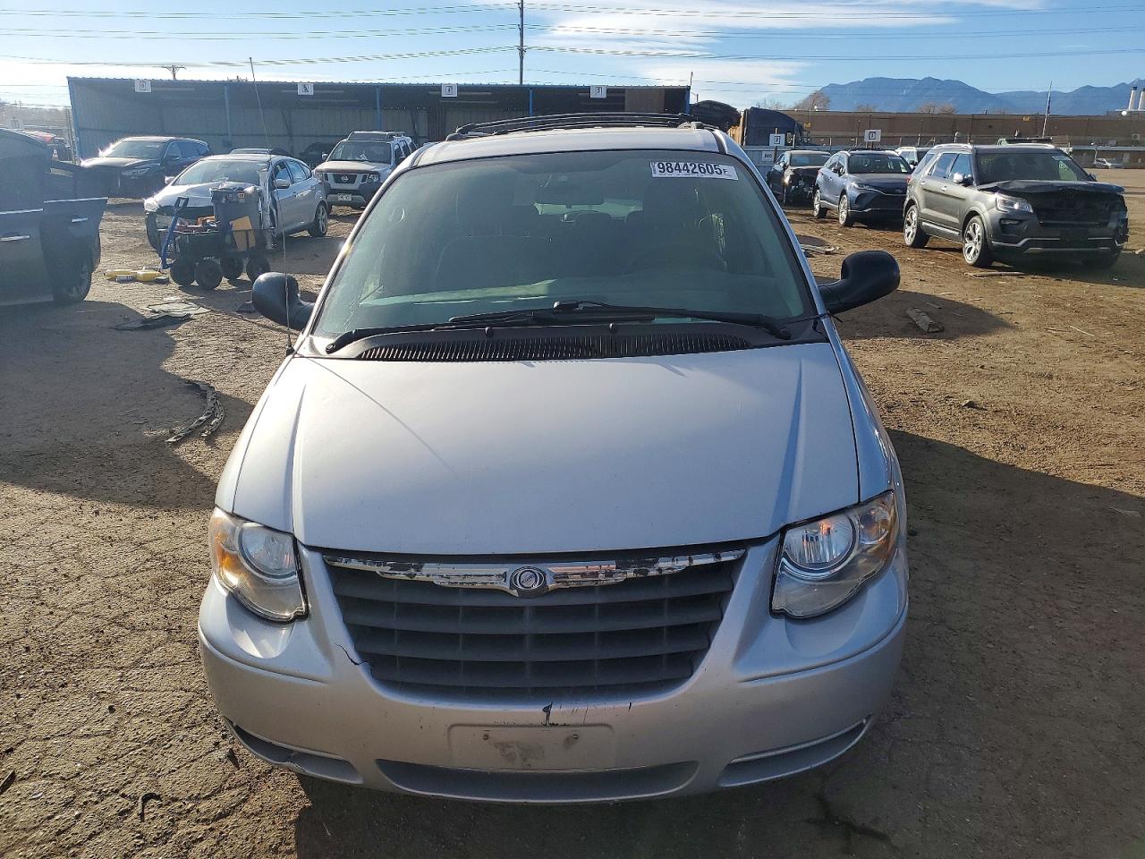 2007 CHRYSLER TOWN & COUNTRY LX photo 13