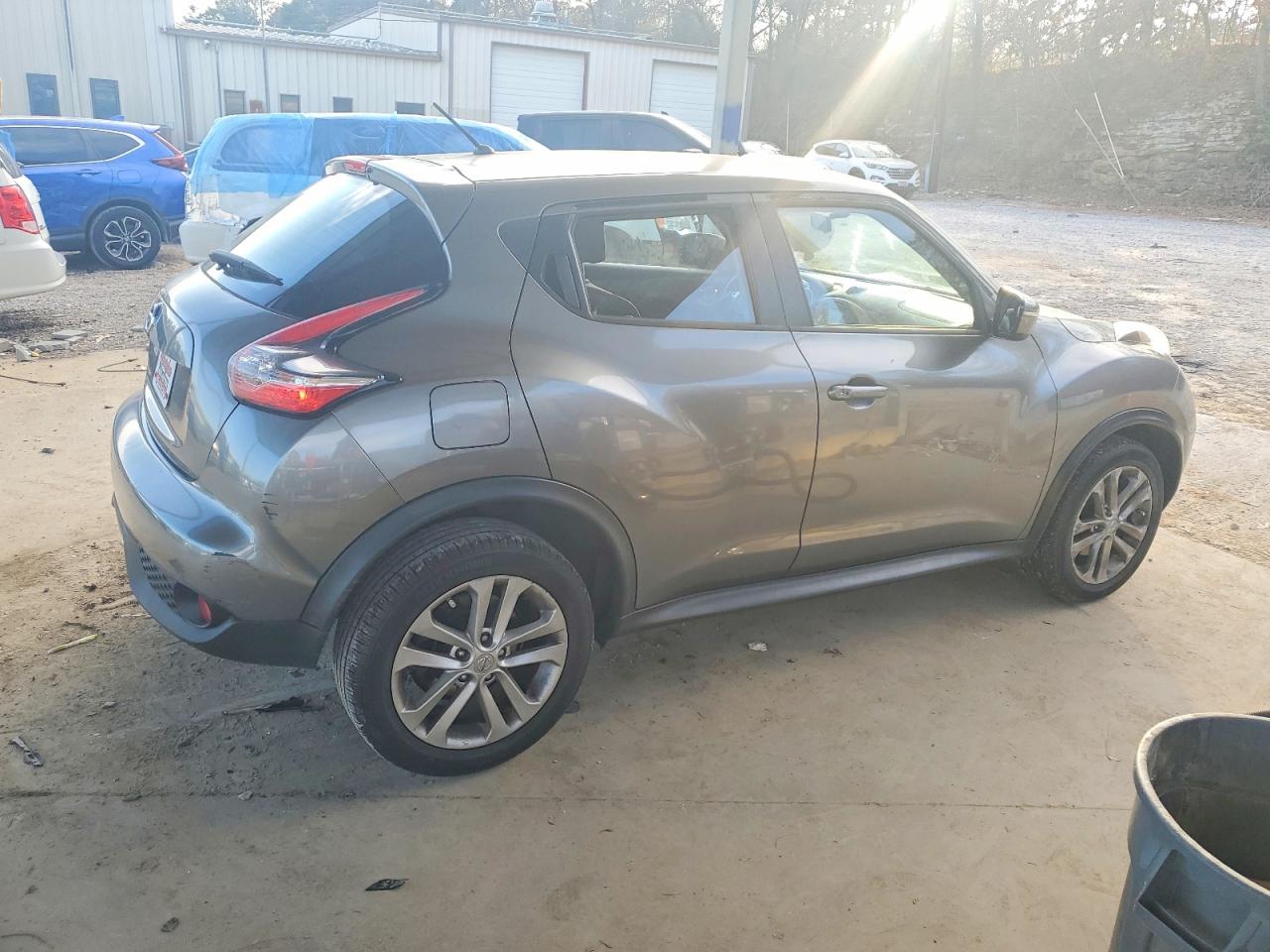 2015 NISSAN JUKE S photo 3