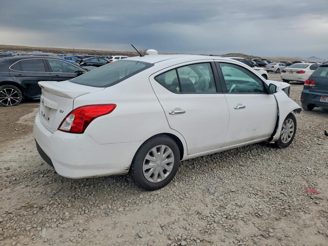 2019 NISSAN VERSA S photo 5