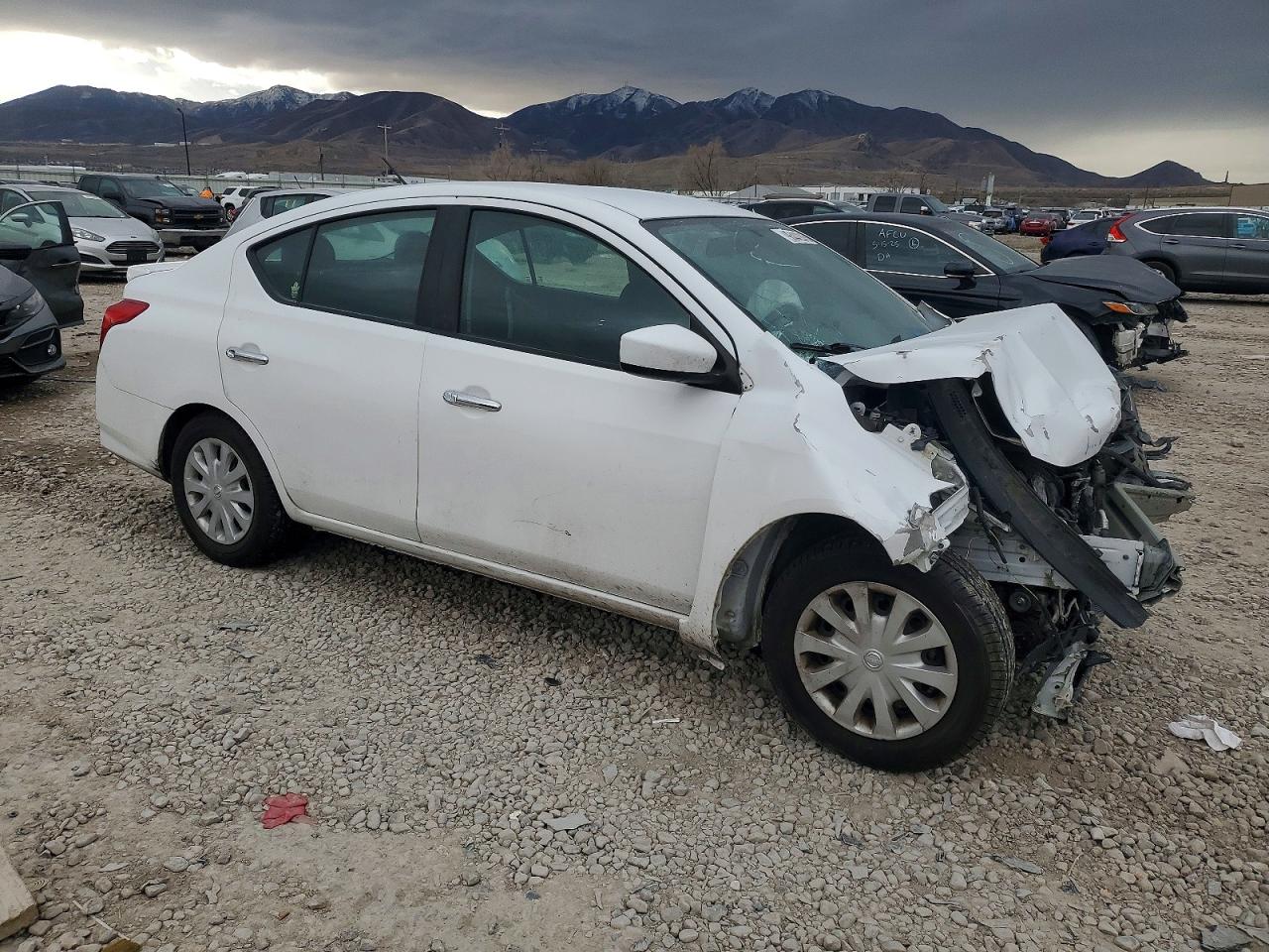 2019 NISSAN VERSA S photo 7