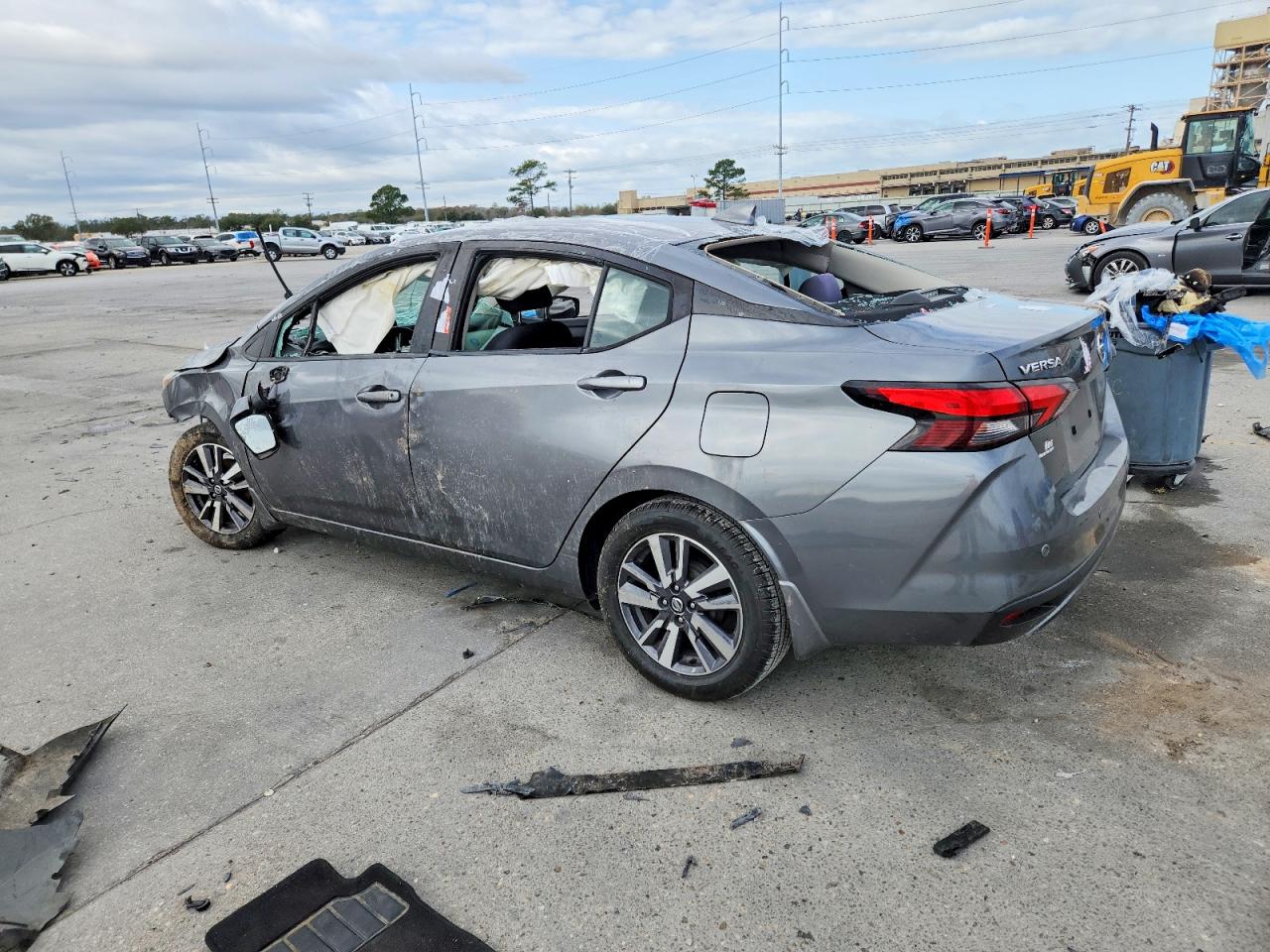2020 NISSAN VERSA SV photo 2