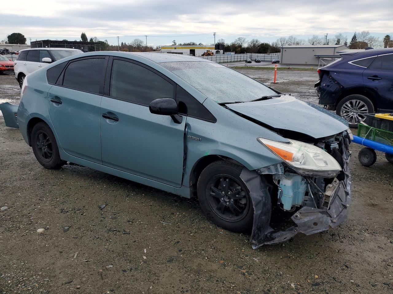 2013 TOYOTA PRIUS photo 4