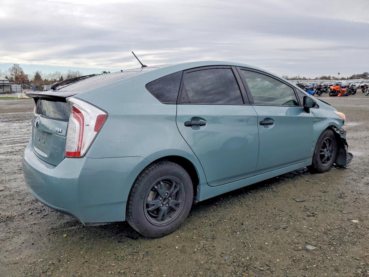 2013 TOYOTA PRIUS photo 3