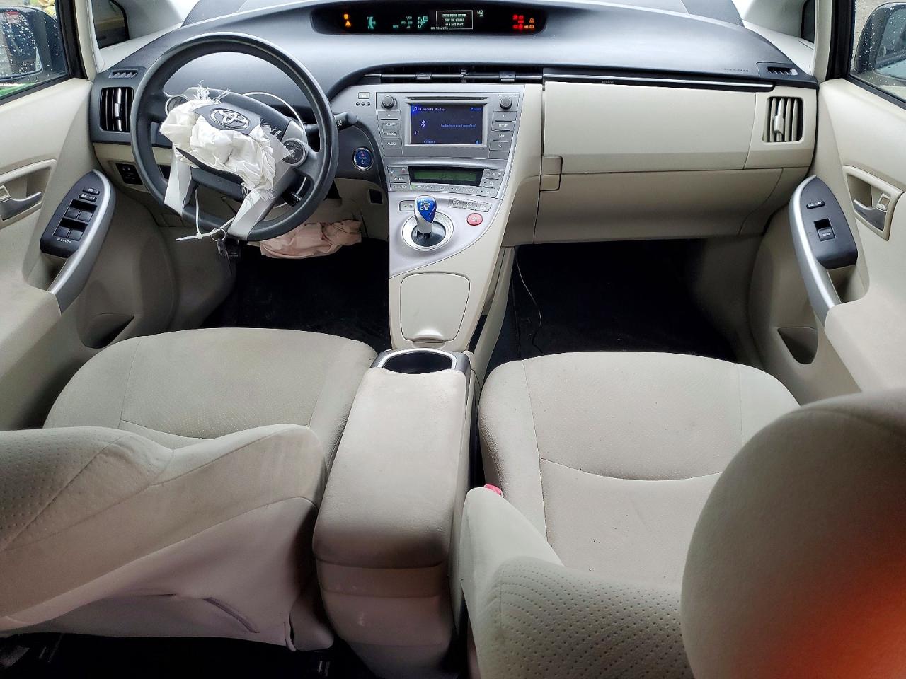 2013 TOYOTA PRIUS photo 8