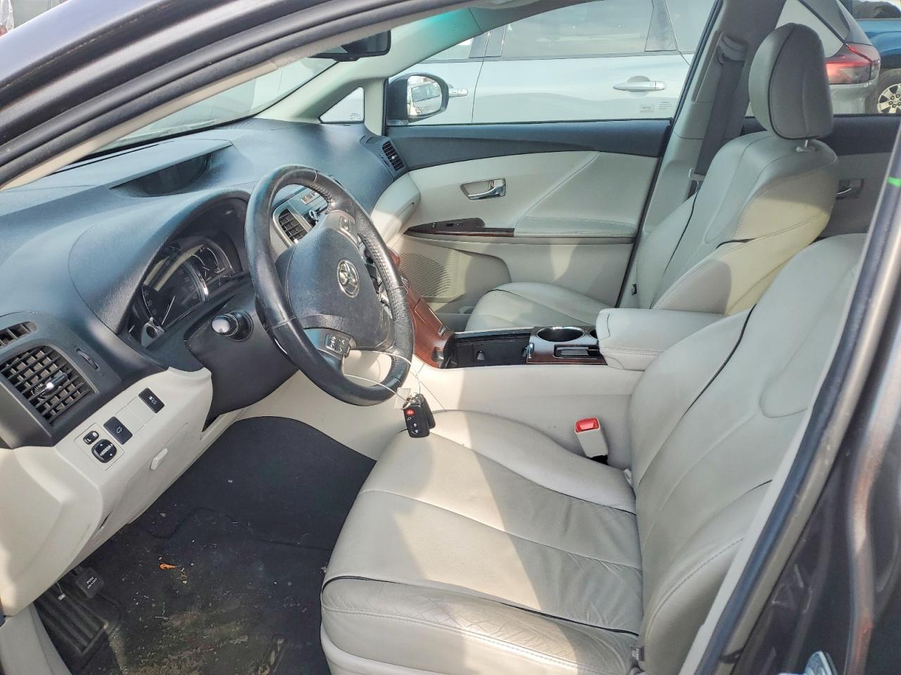 2012 TOYOTA VENZA LE photo 7