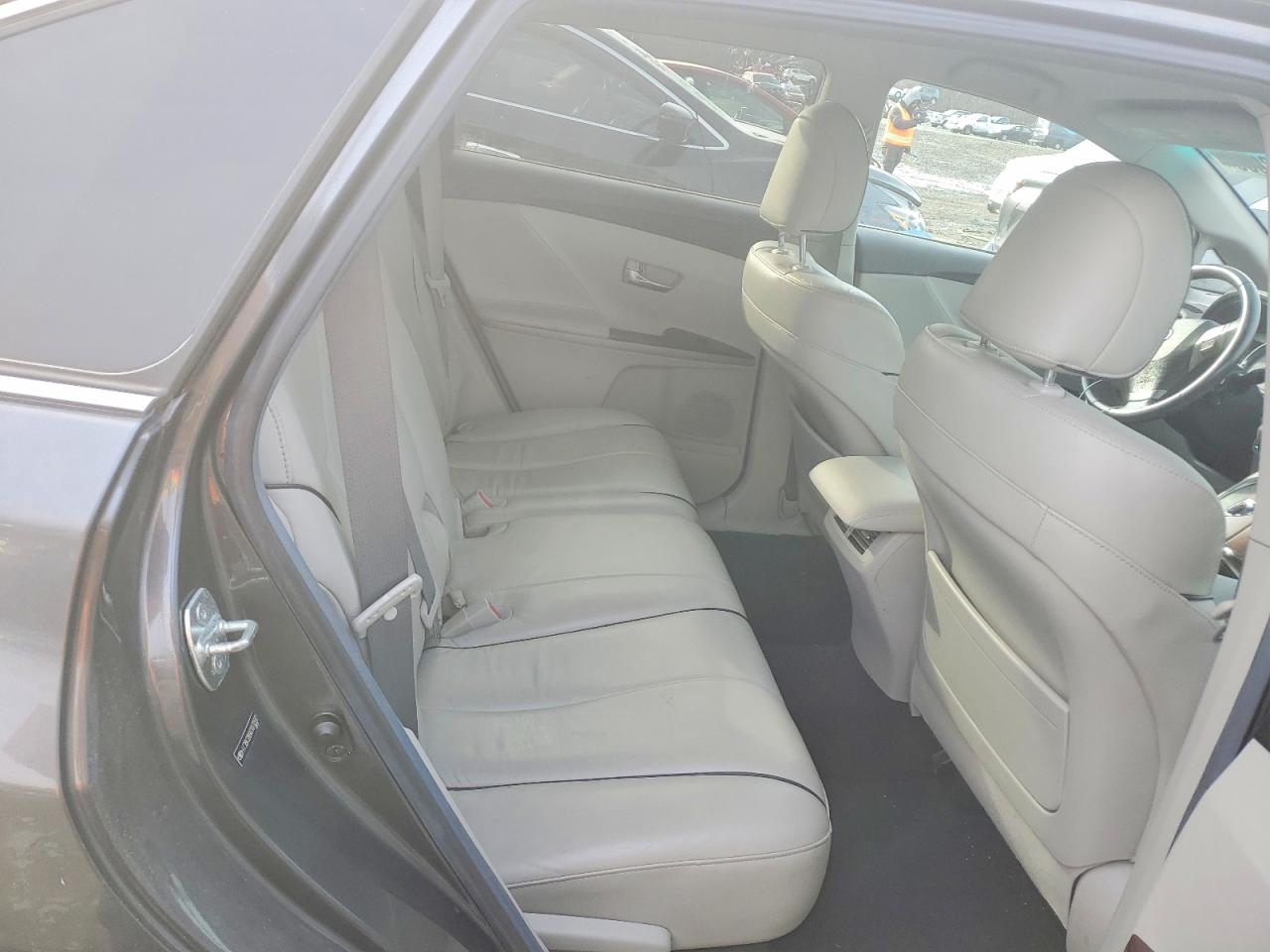 2012 TOYOTA VENZA LE photo 11