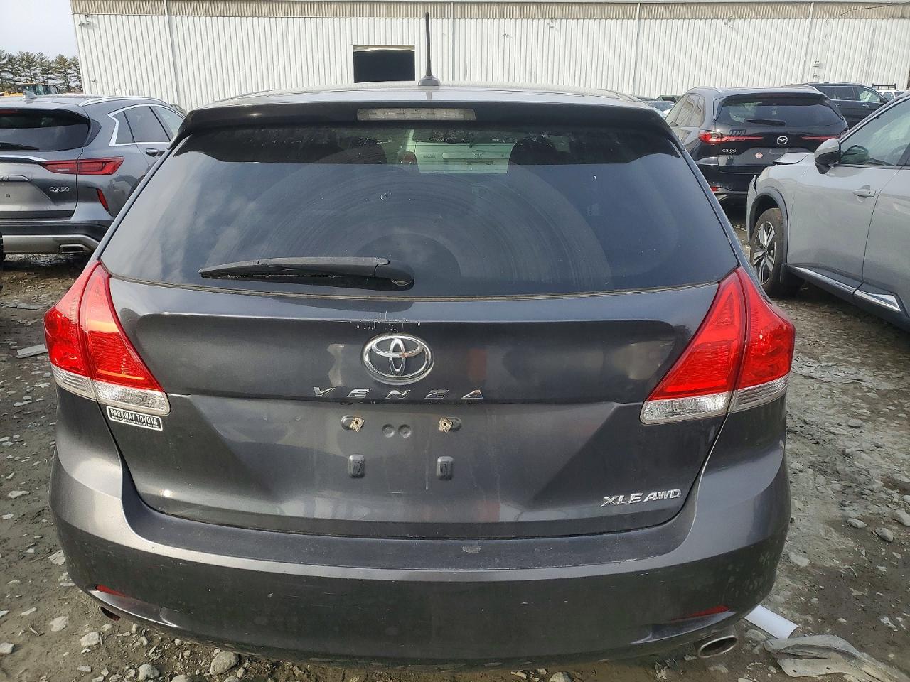 2012 TOYOTA VENZA LE photo 6