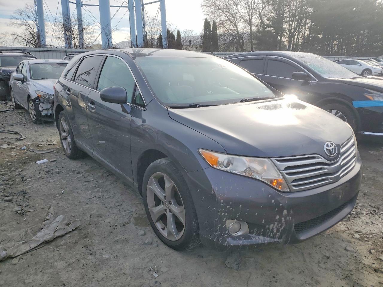2012 TOYOTA VENZA LE photo 4