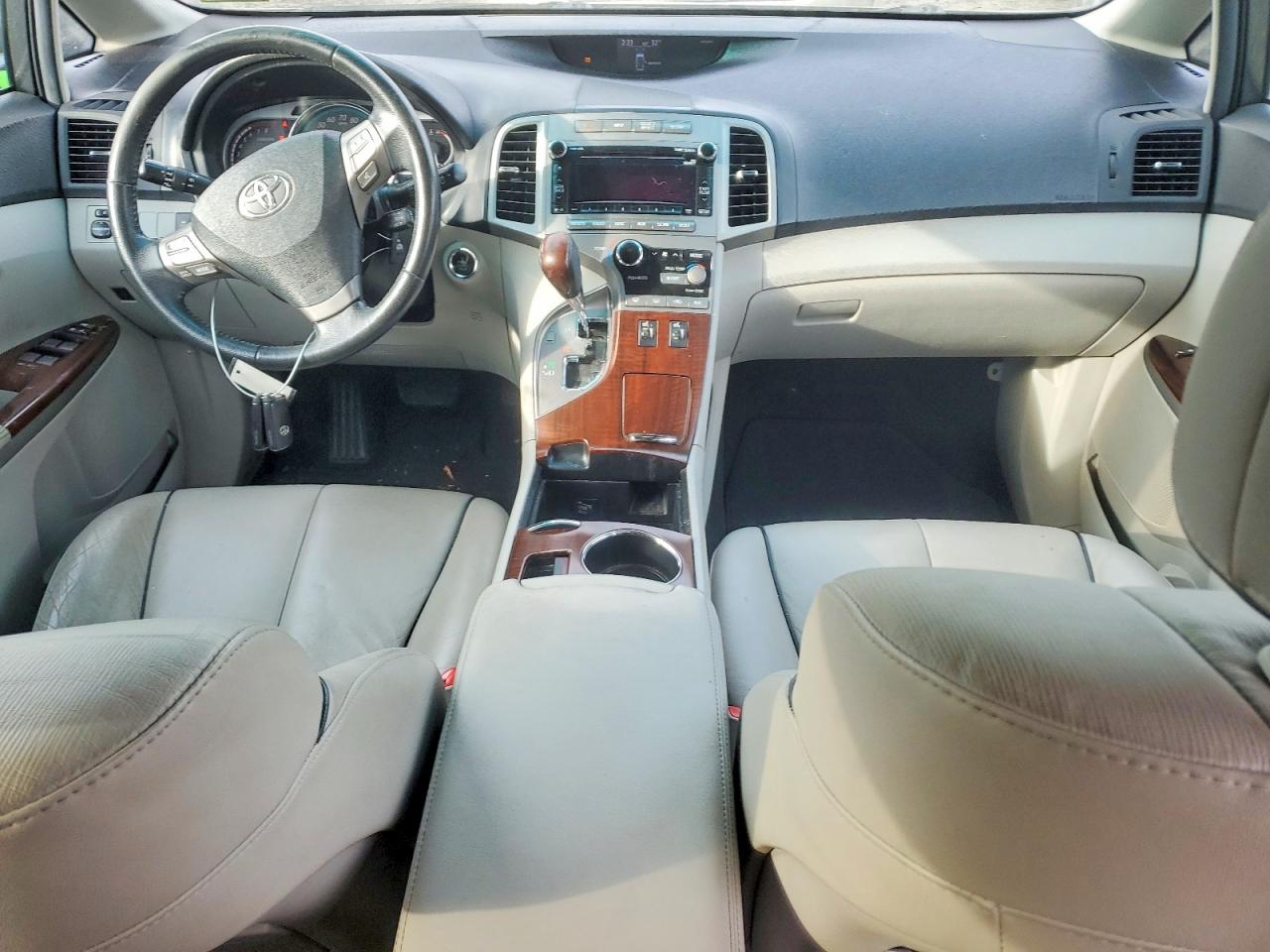 2012 TOYOTA VENZA LE photo 8