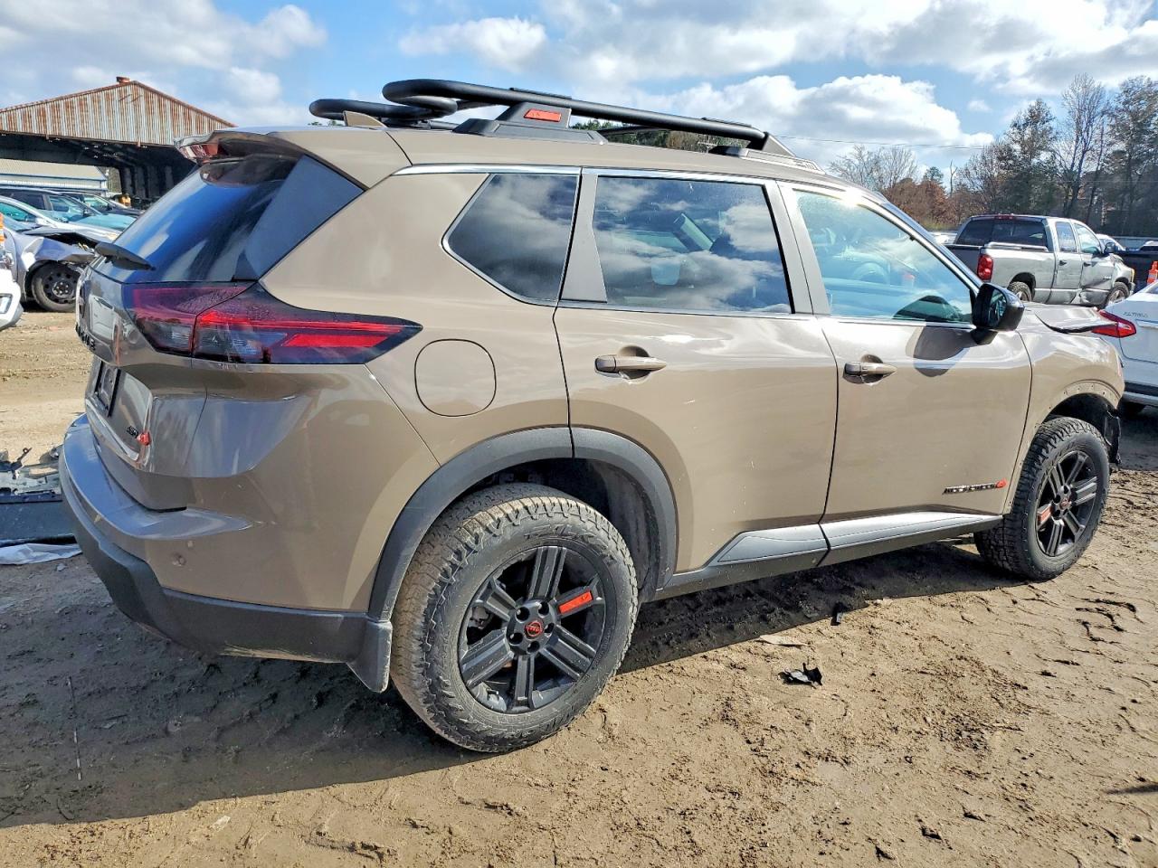 2025 NISSAN ROGUE photo 3