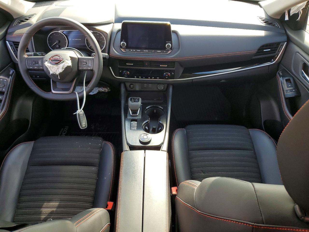 2025 NISSAN ROGUE photo 8