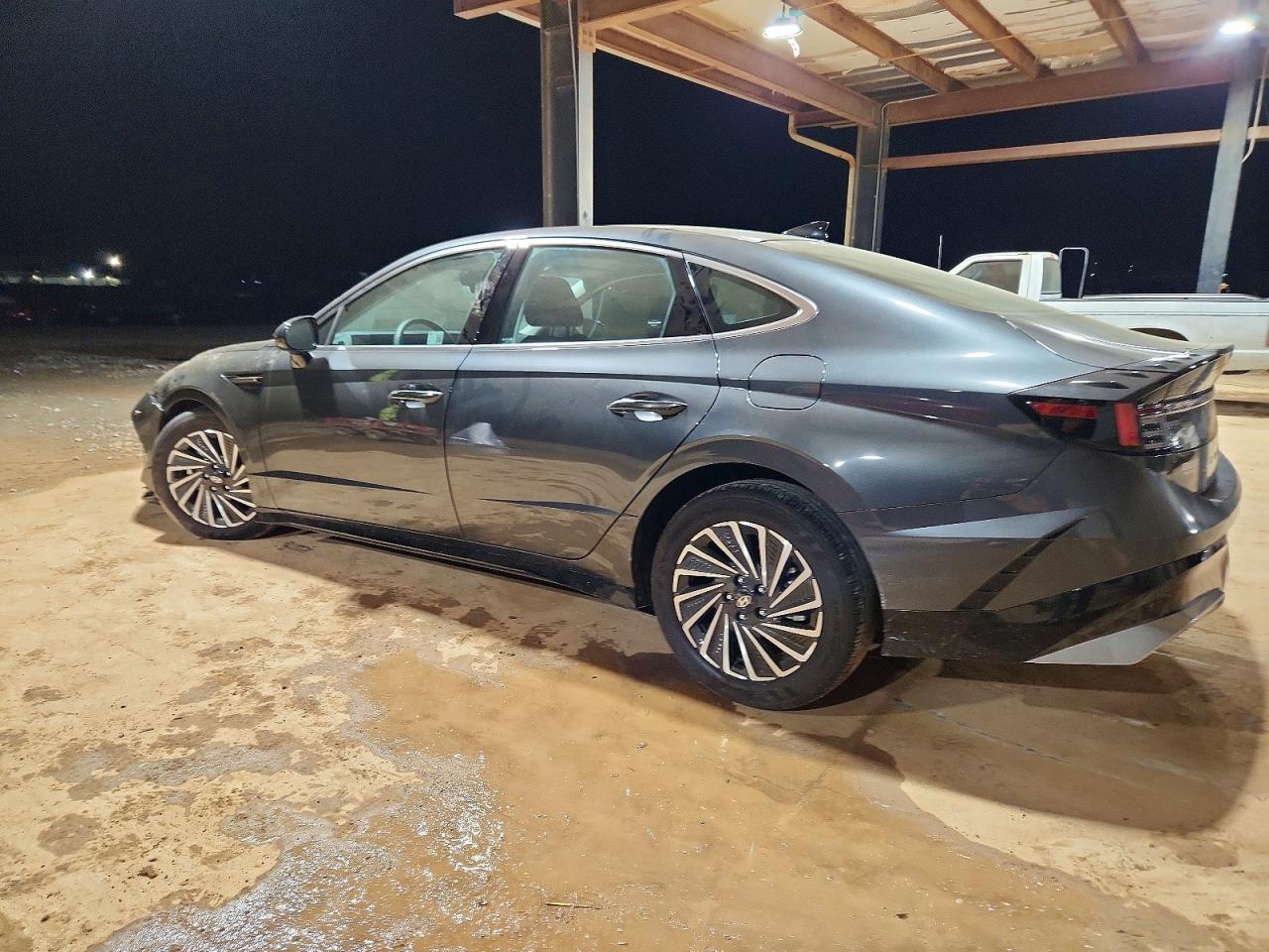 2025 HYUNDAI SONATA HYBRID photo 4