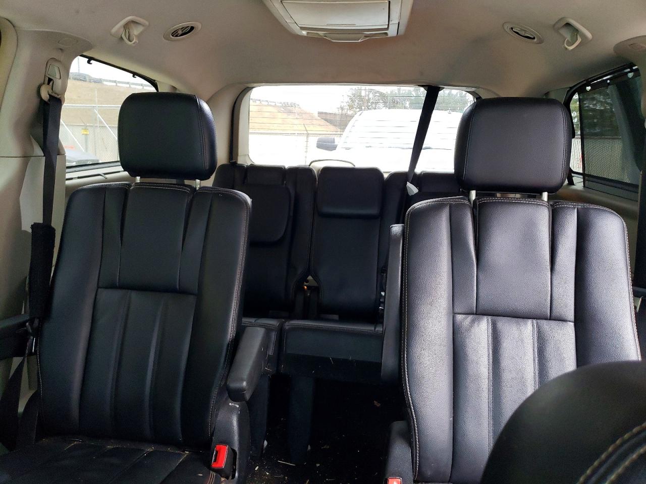 2015 CHRYSLER TOWN & COUNTRY TOURING photo 28