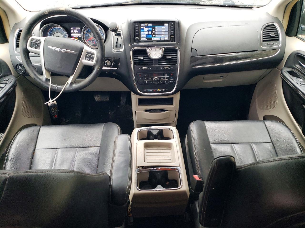 2015 CHRYSLER TOWN & COUNTRY TOURING photo 22