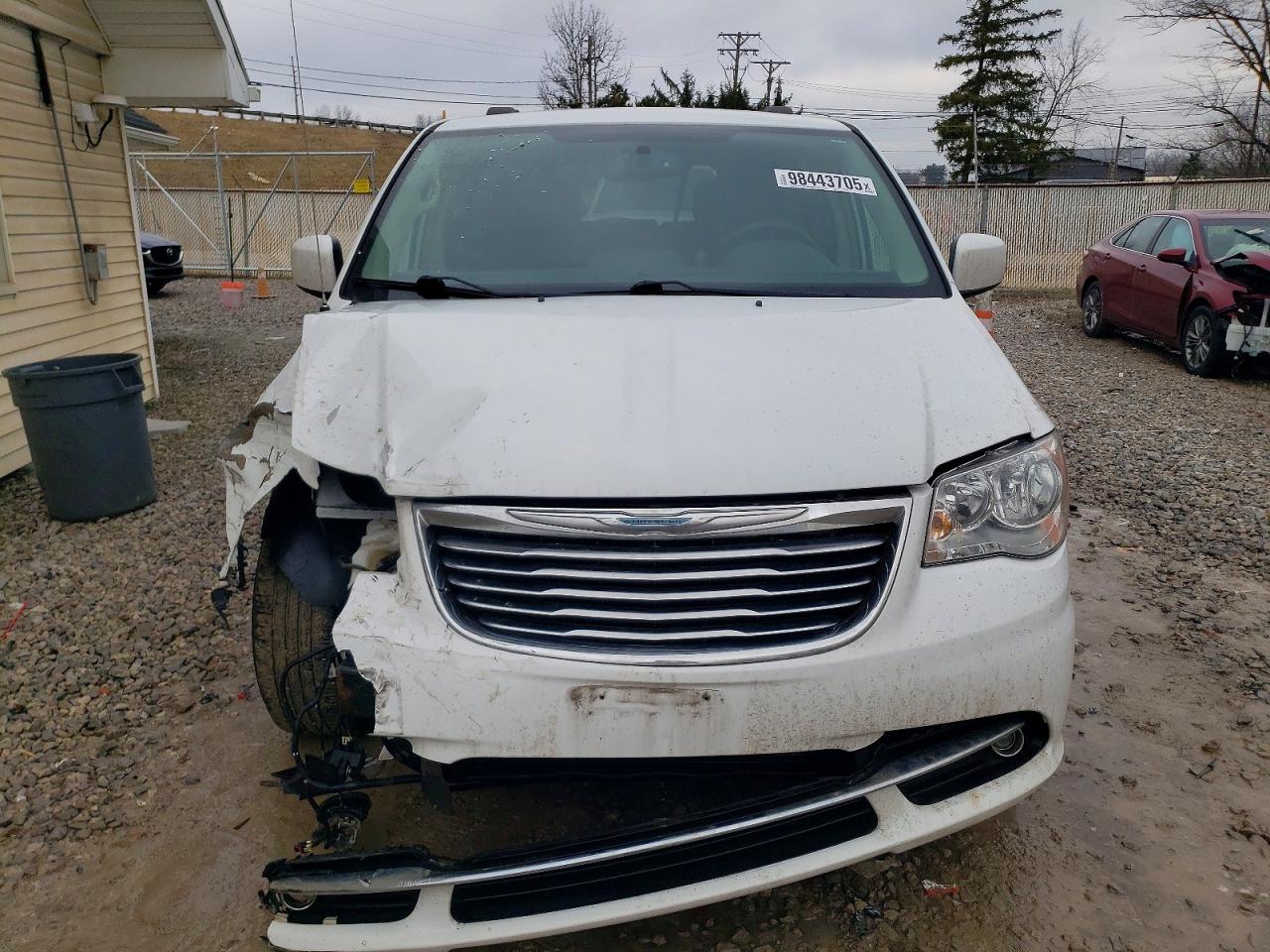 2015 CHRYSLER TOWN & COUNTRY TOURING photo 13