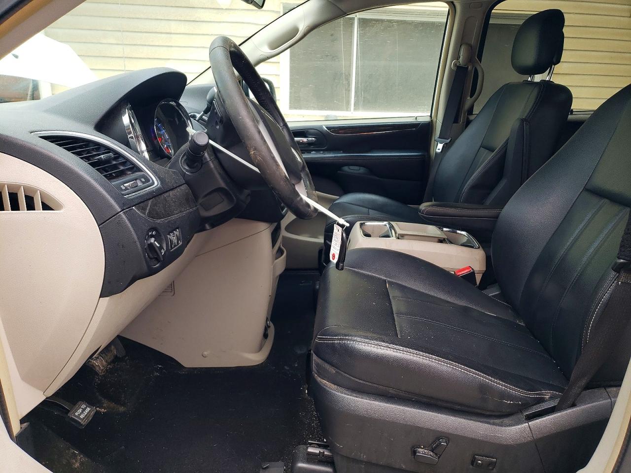 2015 CHRYSLER TOWN & COUNTRY TOURING photo 19