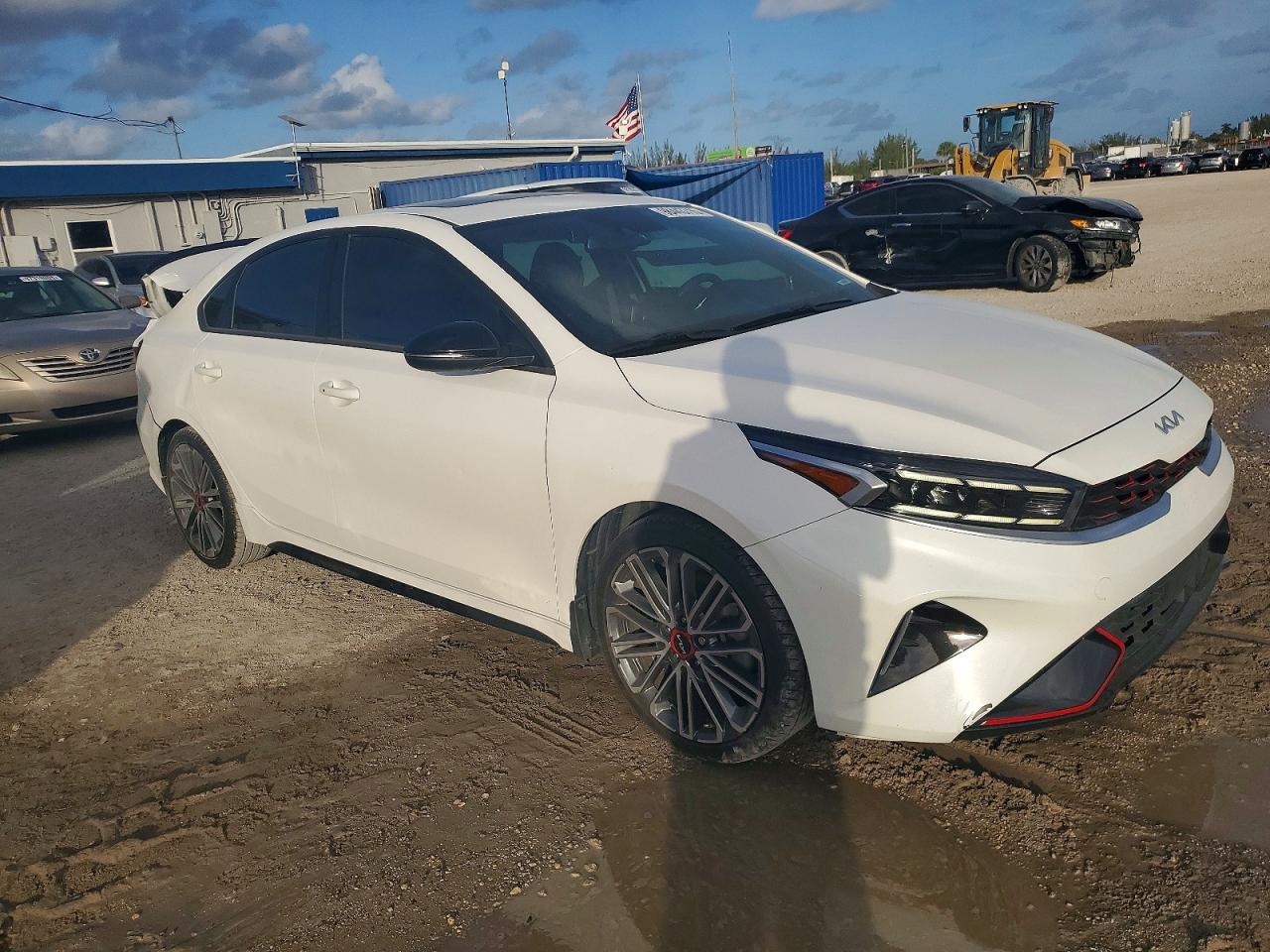 2023 KIA FORTE GT photo 4