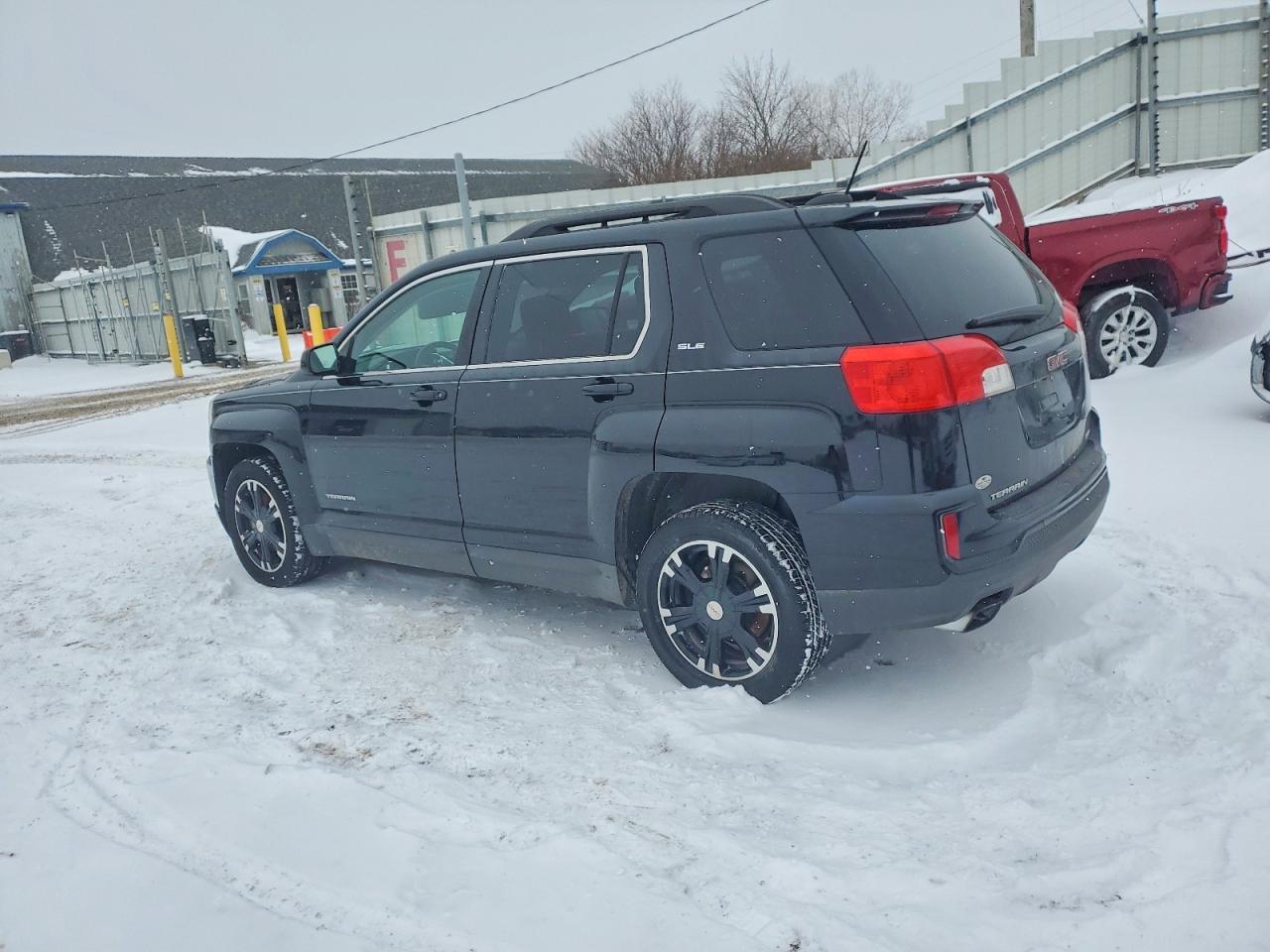 2017 GMC TERRAIN SLE photo 2