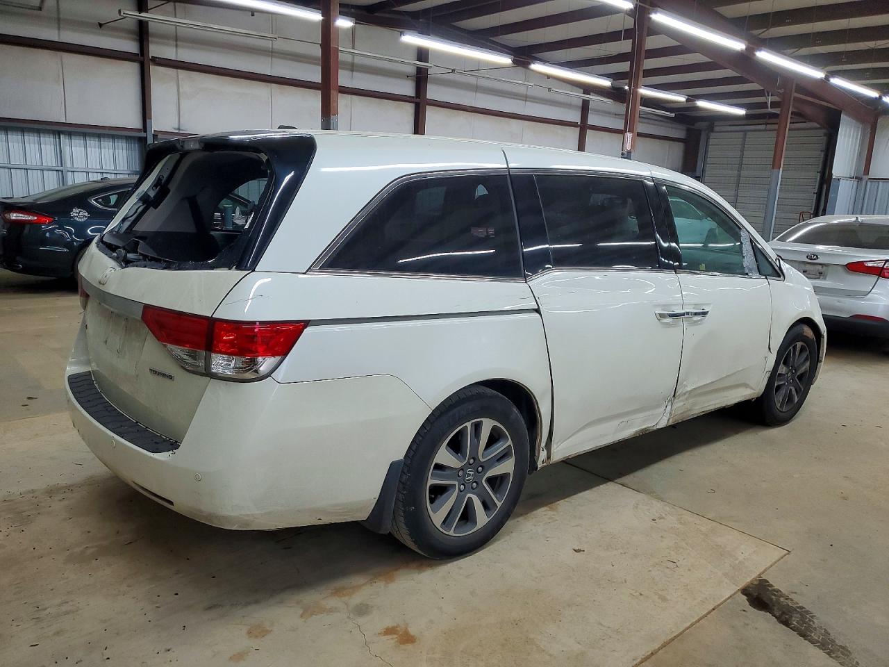 2016 HONDA ODYSSEY TOURING photo 3