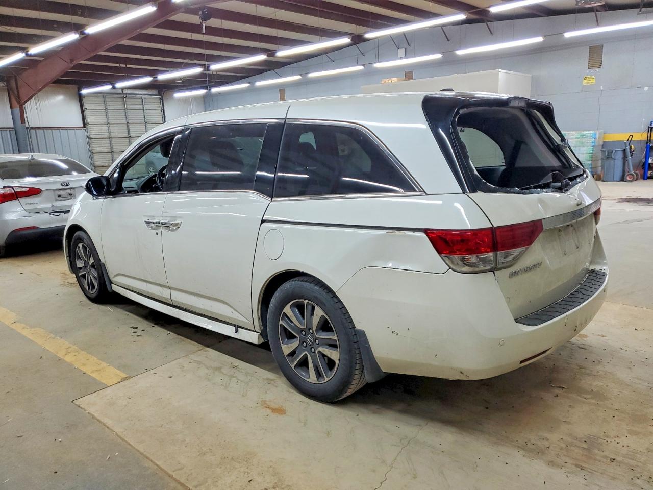 2016 HONDA ODYSSEY TOURING photo 2