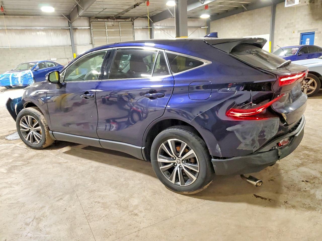 2021 TOYOTA VENZA photo 2