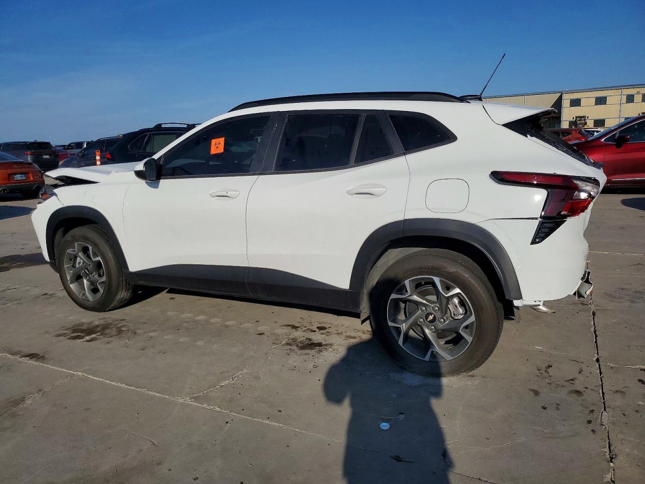 2025 CHEVROLET TRAX 1LT photo 2