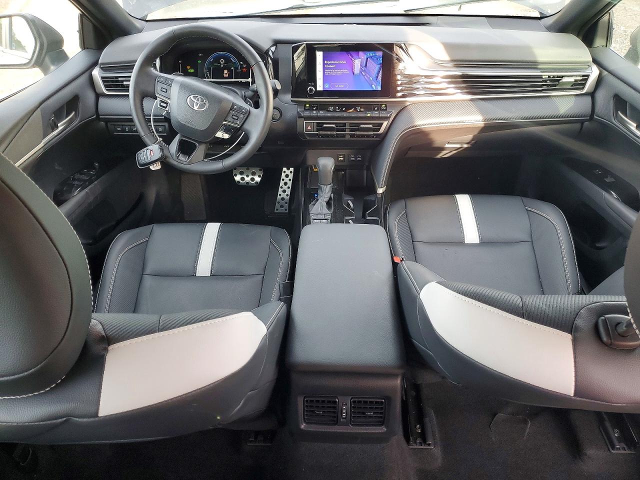 2025 TOYOTA CAMRY XSE photo 8
