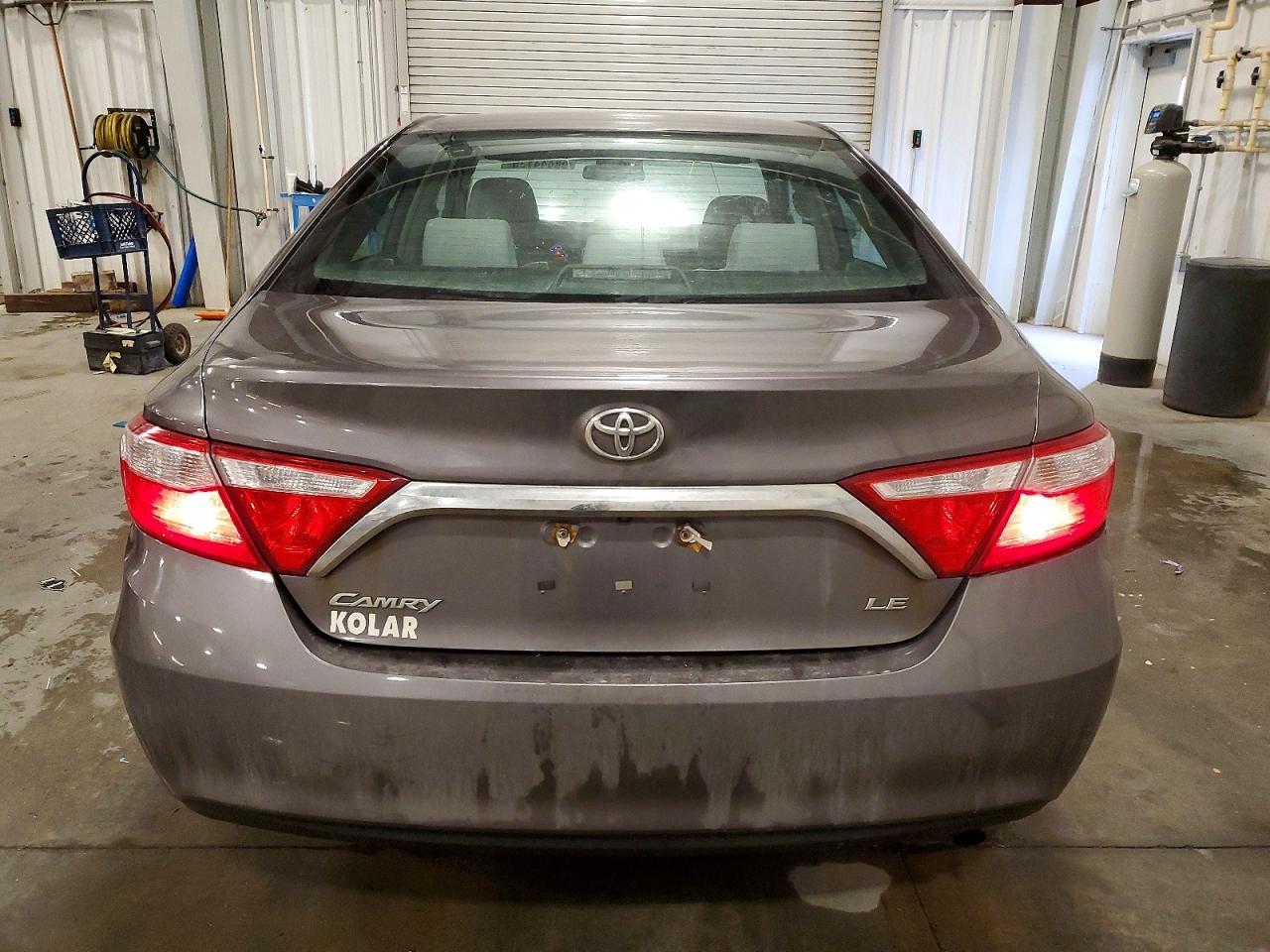 2016 TOYOTA CAMRY LE photo 11