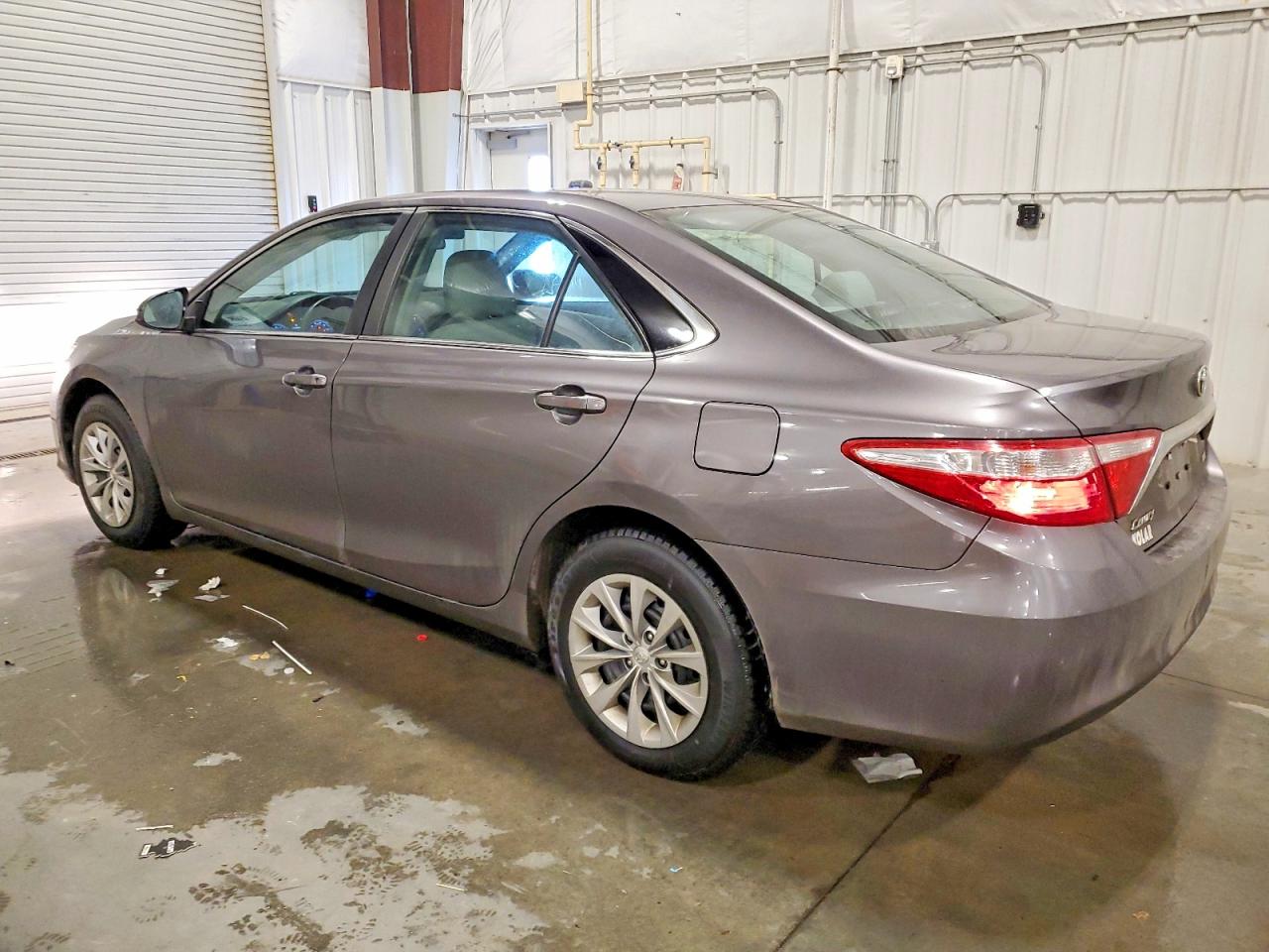 2016 TOYOTA CAMRY LE photo 3
