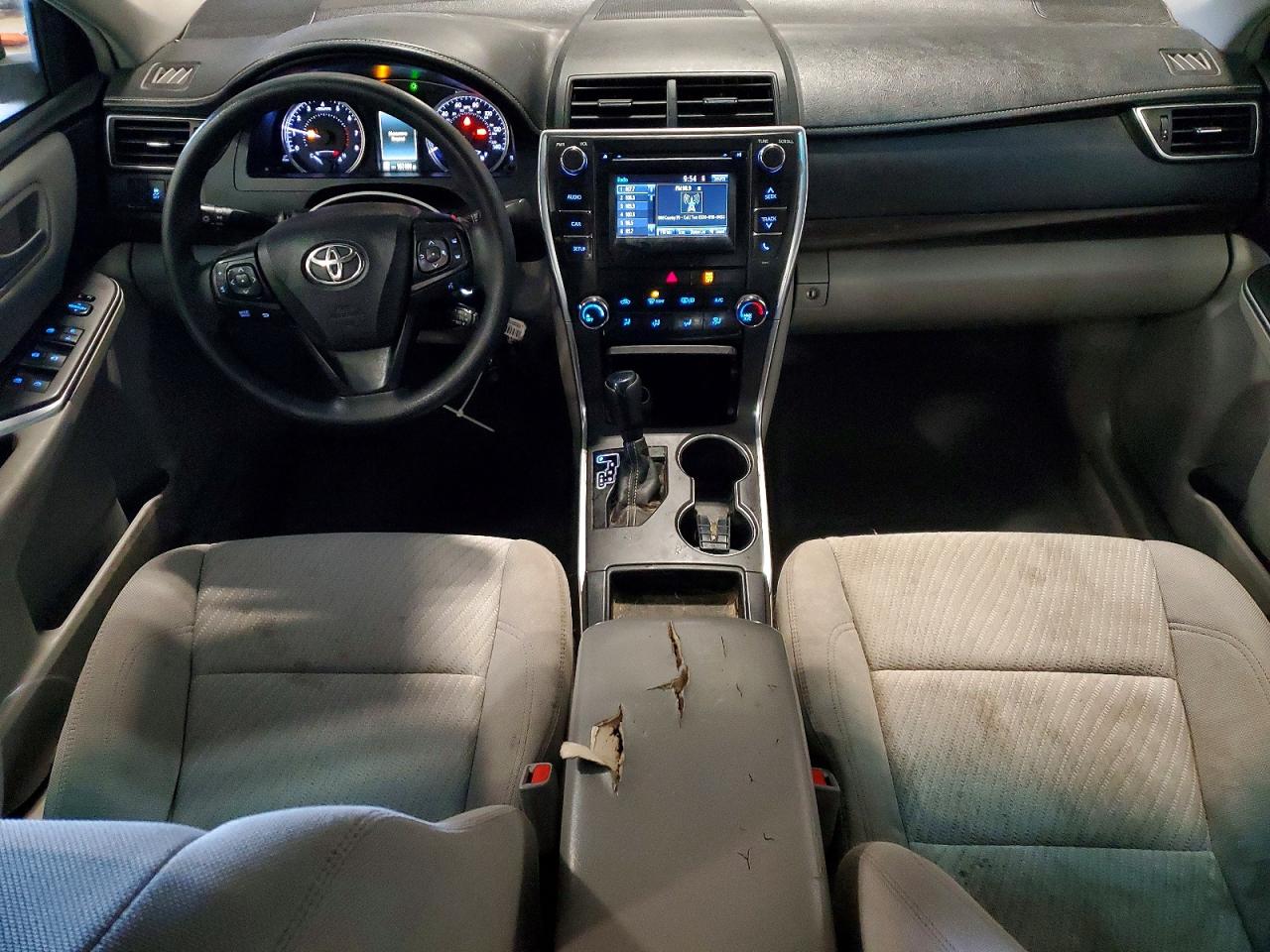 2016 TOYOTA CAMRY LE photo 15
