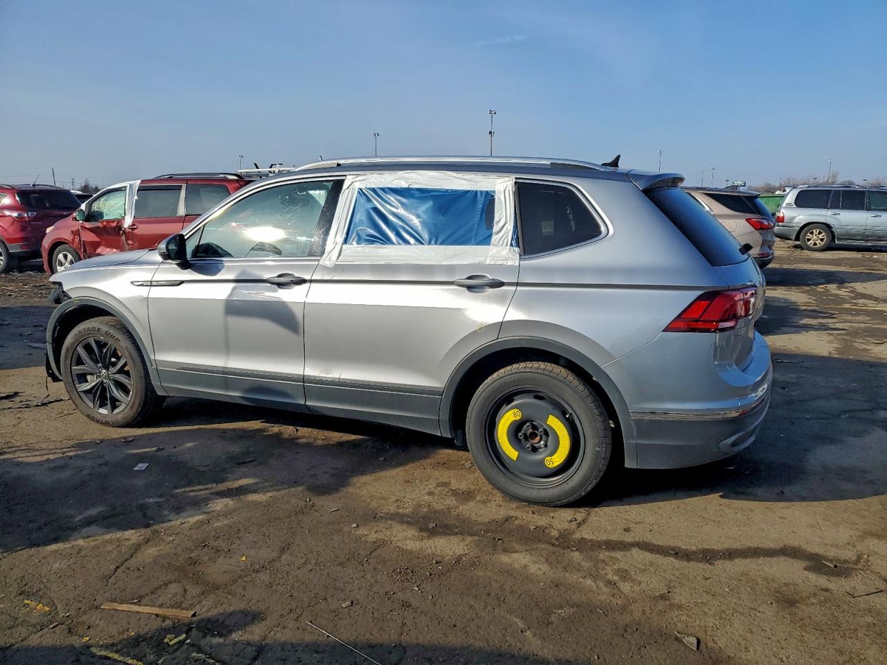 2024 VOLKSWAGEN TIGUAN SE photo 2