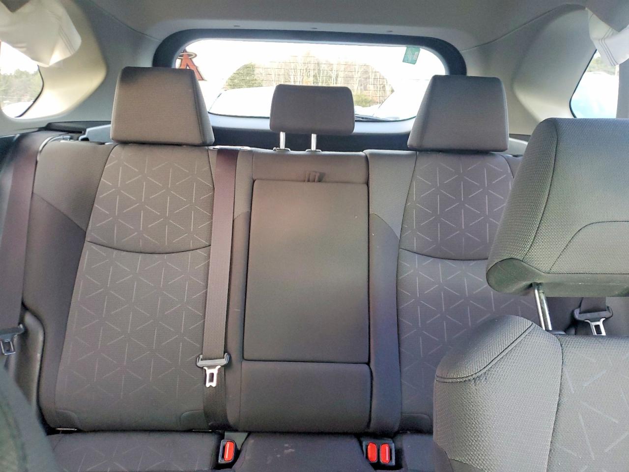 2019 TOYOTA RAV4 XLE photo 28